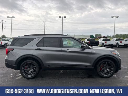 Used 2025 Ford Explorer ST-Line w/ ST-Line Street Pack AWD/4WD image 6