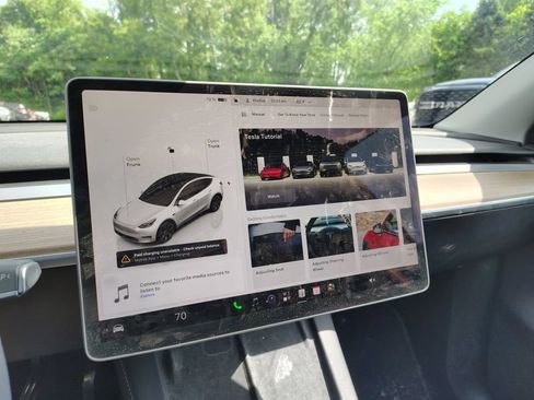 Used 2025 Tesla Model Y Long Range AWD/4WD image 11