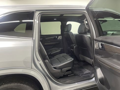 Used 2026 Buick Enclave Avenir image 21
