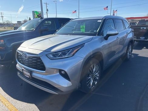 Used 2020 Toyota Highlander Platinum AWD/4WD image 3