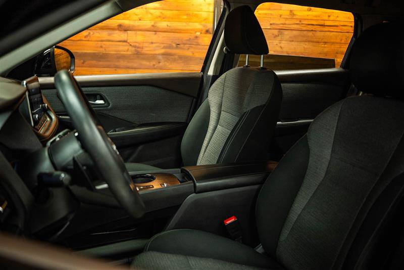 Used 2022 Nissan Rogue SV FWD image 9