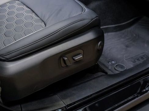 Used 2025 Jeep Wrangler Unlimited Rubicon 392 image 93