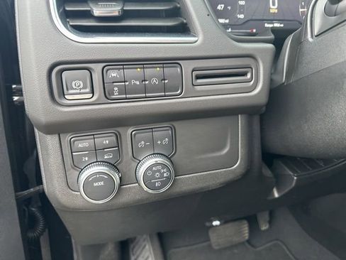 Used 2024 GMC Yukon SLT image 13