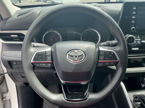 Used 2020 Toyota Highlander L AWD/4WD image 9