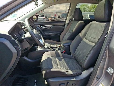 Used 2018 Nissan Rogue SV w/ Sun & Sound Touring Package AWD/4WD image 17