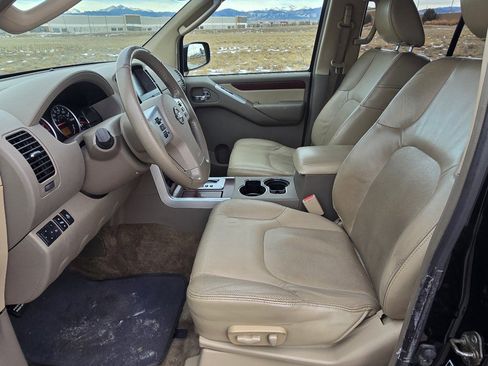 Used 2010 Nissan Pathfinder LE image 12