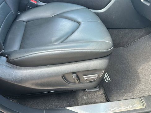 Used 2023 Toyota Highlander XLE image 17