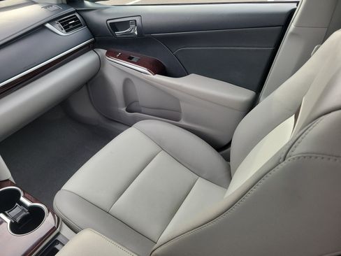 Used 2014 Toyota Camry XLE image 17