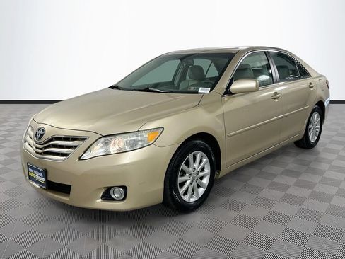 Used 2011 Toyota Camry XLE w/ XLE Extra-Value Pkg #2 FWD image 3