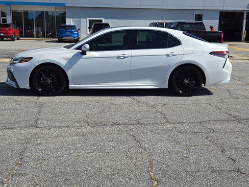 Used 2021 Toyota Camry XSE FWD image 14
