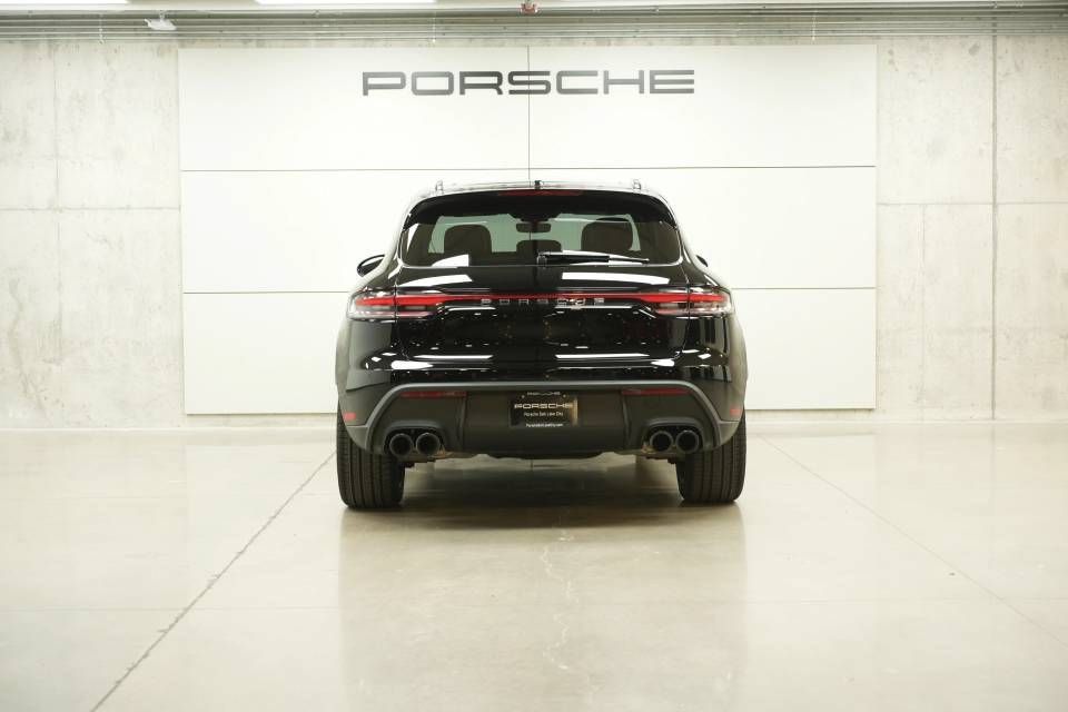 Certified 2026 Porsche Macan AWD/4WD image 6