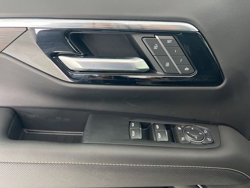 New 2025 Chevrolet Suburban Premier image 21