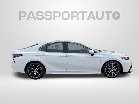 Used 2022 Toyota Camry SE image 8