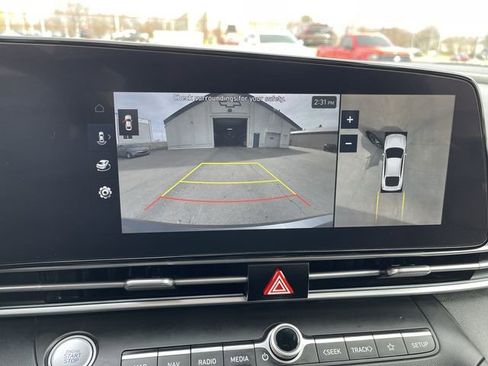 Used 2024 Hyundai Elantra Limited image 21