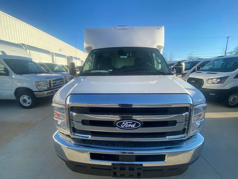 New 2026 Ford E-450 and Econoline 450 Super Duty w/ Power Equipment Group RWD image 10