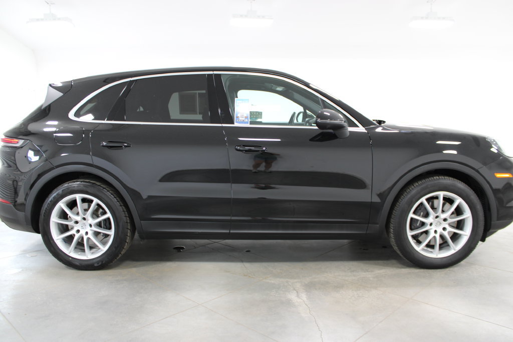 Used 2024 Porsche Cayenne AWD/4WD image 11