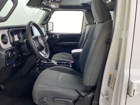 Used 2024 Jeep Wrangler Sahara image 13