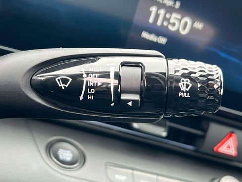 Used 2025 Hyundai Elantra SEL image 21