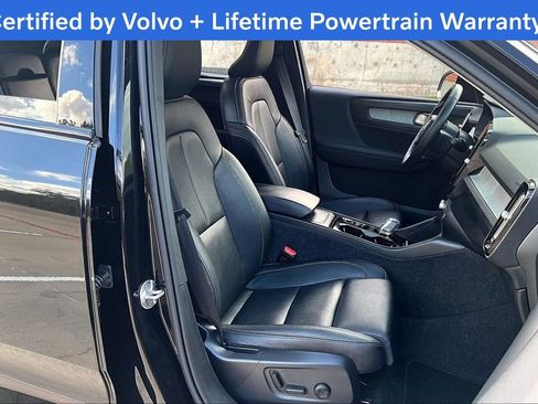Certified 2025 Volvo XC40 B5 Plus image 9