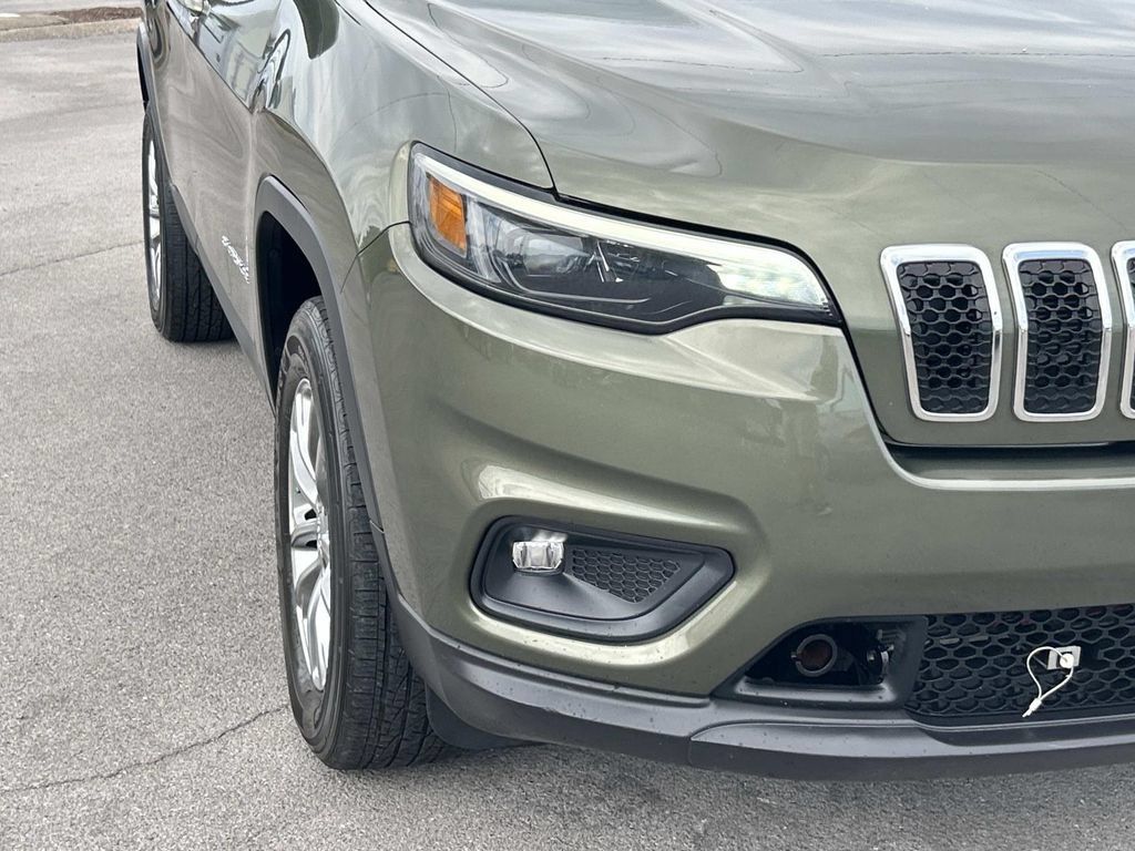 Used 2021 Jeep Cherokee Latitude Lux w/ Comfort/Convenience Group AWD/4WD image 11
