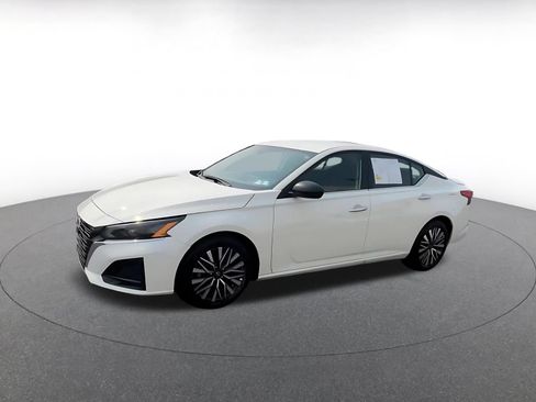 Used 2025 Nissan Altima 2.5 SV FWD image 7