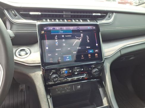 Used 2023 Jeep Grand Cherokee L Overland AWD/4WD image 11