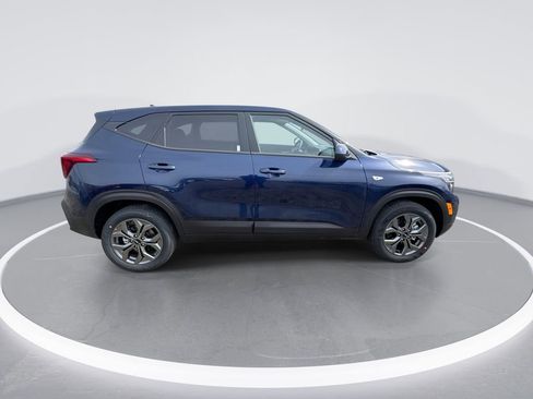 New 2026 Kia Seltos LX image 9