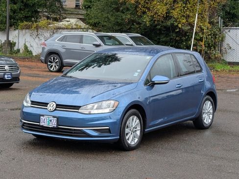Used 2019 Volkswagen Golf S image 9