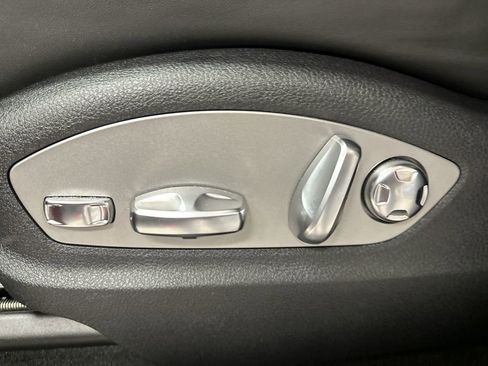 Used 2022 Porsche Macan image 32