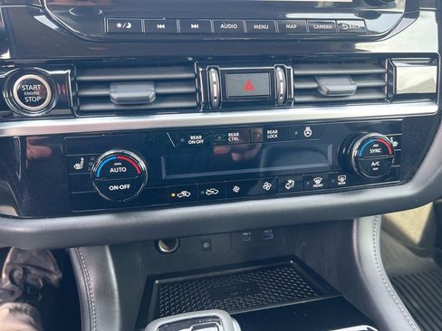 Used 2024 Nissan Pathfinder SL image 54