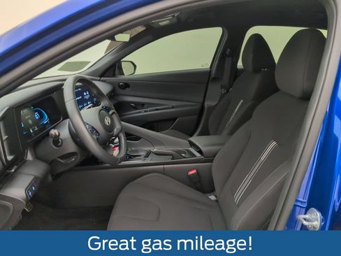 Used 2025 Hyundai Elantra Sport FWD image 4