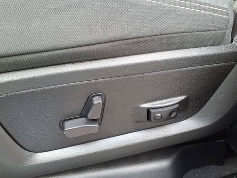 Certified 2025 RAM 2500 Big Horn AWD/4WD image 14