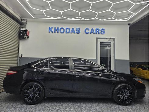 Used 2017 Toyota Camry XSE image 5