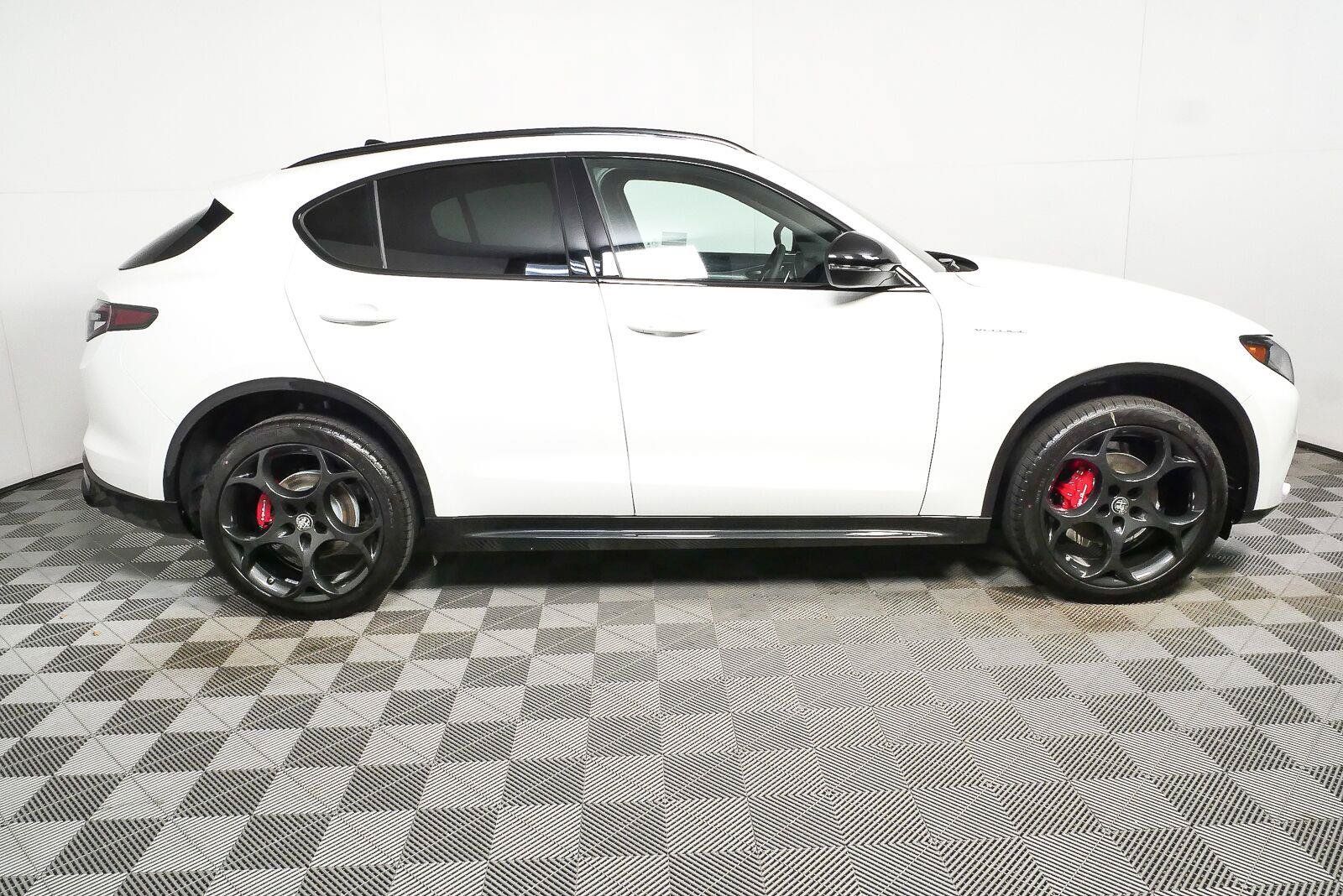 New 2026 Alfa Romeo Stelvio Sprint AWD/4WD image 32