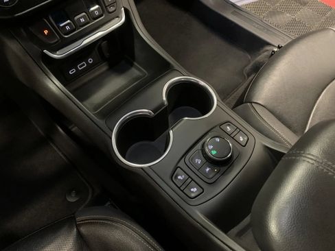 Used 2021 GMC Terrain SLT image 35