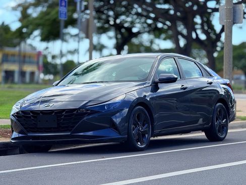 Used 2021 Hyundai Elantra SEL image 1