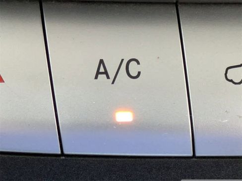 Used 2016 Dodge Journey SE w/ Flexible Seating Group image 23