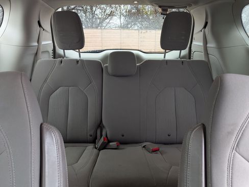 Used 2017 Chrysler Pacifica Touring Plus w/ Security Group image 16