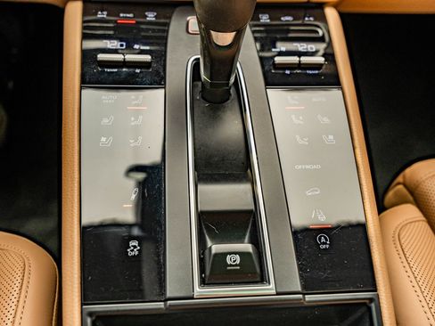 Certified 2023 Porsche Macan S AWD/4WD image 43