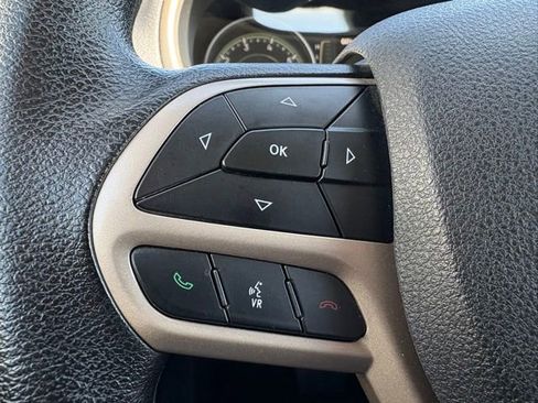 Used 2017 Jeep Cherokee Sport FWD image 21