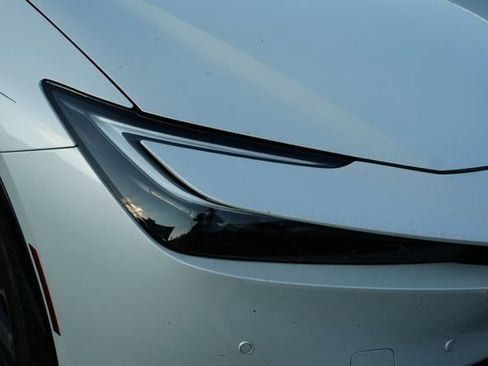 Used 2024 Toyota Prius XLE FWD image 10