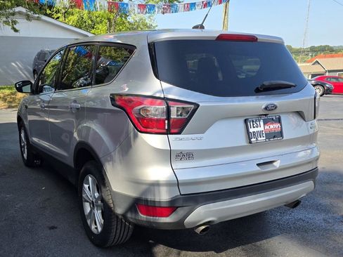 Used 2017 Ford Escape SE FWD image 3