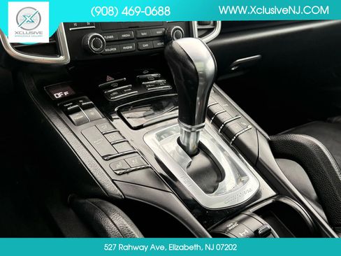 Used 2017 Porsche Cayenne Platinum Edition AWD/4WD image 18