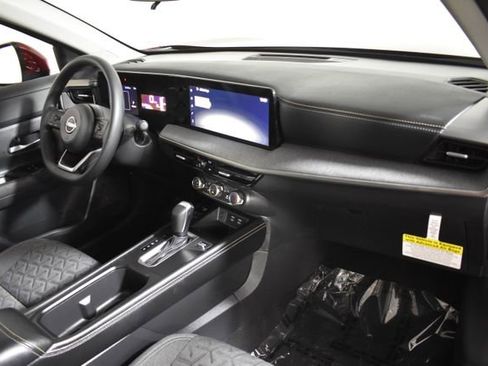 Certified 2025 Nissan Kicks SV w/ SV Premium Package AWD/4WD image 32