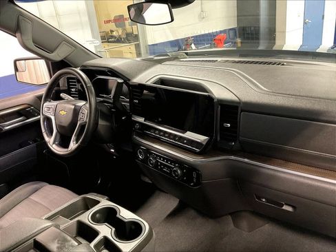 Used 2023 Chevrolet Silverado 1500 LT AWD/4WD image 14