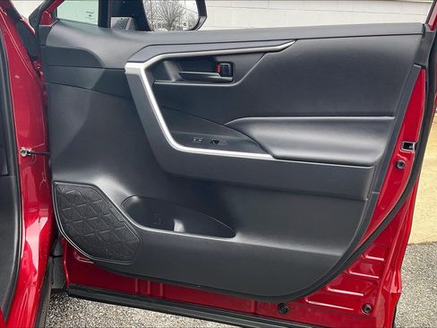 Used 2025 Toyota RAV4 LE image 28