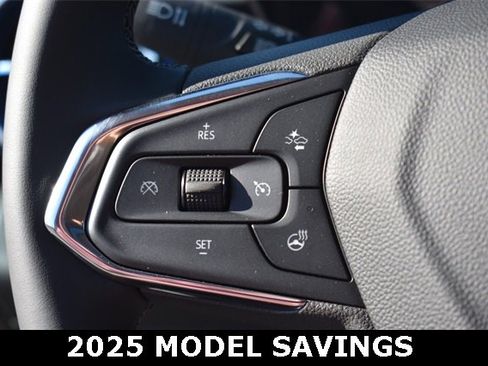 New 2025 Chevrolet Trax LT w/ Sunroof Package image 24