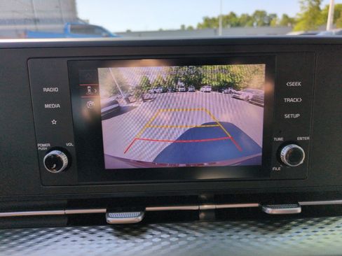 Used 2023 Kia Carnival LX FWD image 25