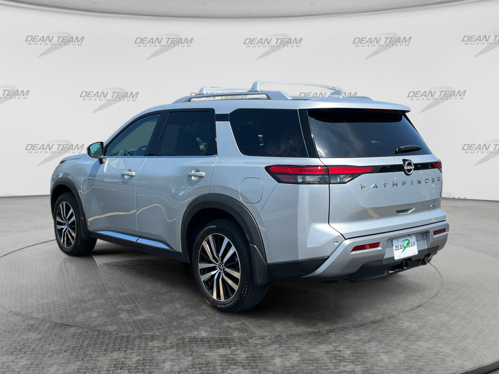 Used 2025 Nissan Pathfinder Platinum w/ Cargo Package FWD image 6