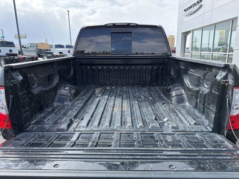 Used 2018 Nissan Titan SV w/ SV Convenience Package image 6
